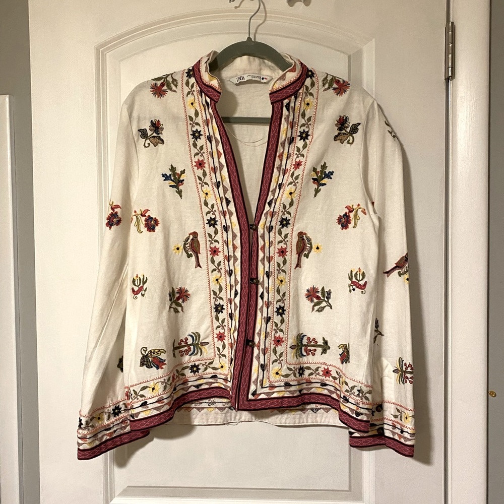 ZARA EMBROIDERED SCANDINAVIAN DESIGN TOP